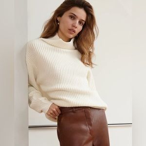 NWOT Wilfred Montpellier Turtleneck cashmere cream Jenni kayne look alike